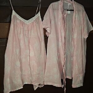 Adorable Joyspun 2X (18-20) Pink Floral 2 Piece Pink & White Floral Night Set